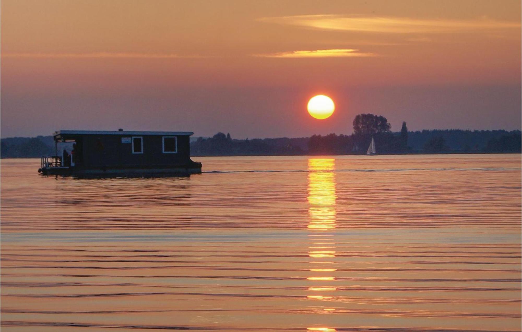 Awesome Apartment In Rechlin With Sauna エクステリア 写真